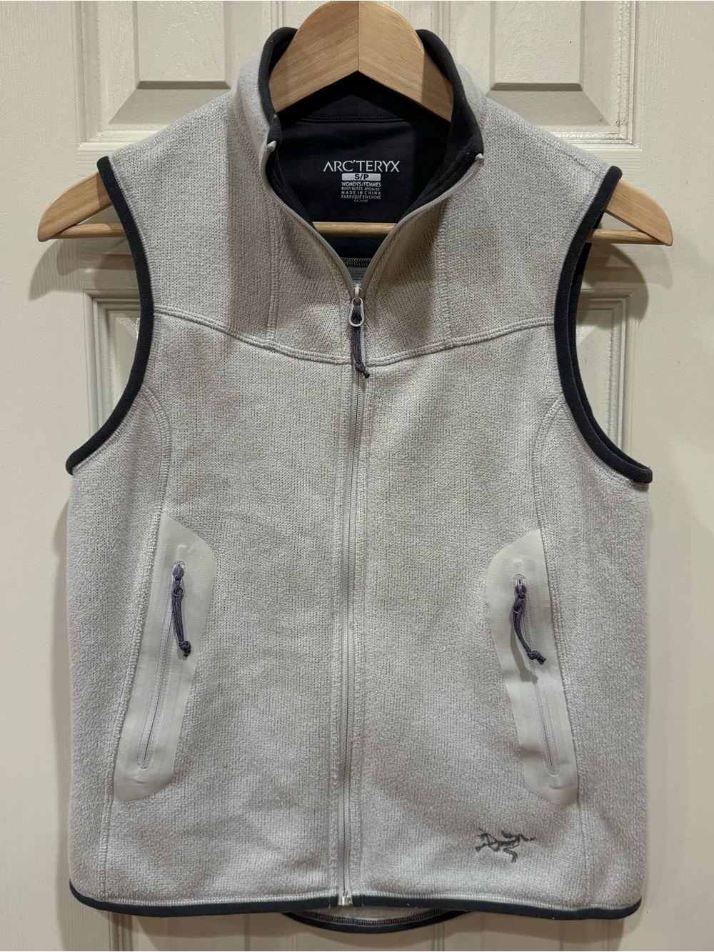 NEW Arc'teryx covert zip-up vest cream gray women’s small